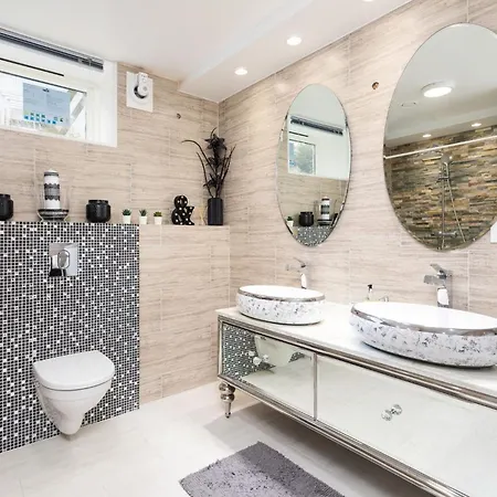 Charming With Garden And Parking Apartman